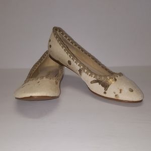 Restricted cream-metallic gold flats sz 5.5M